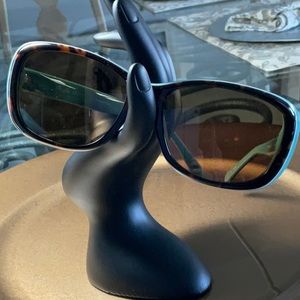 CLASSY SUNGLASSES